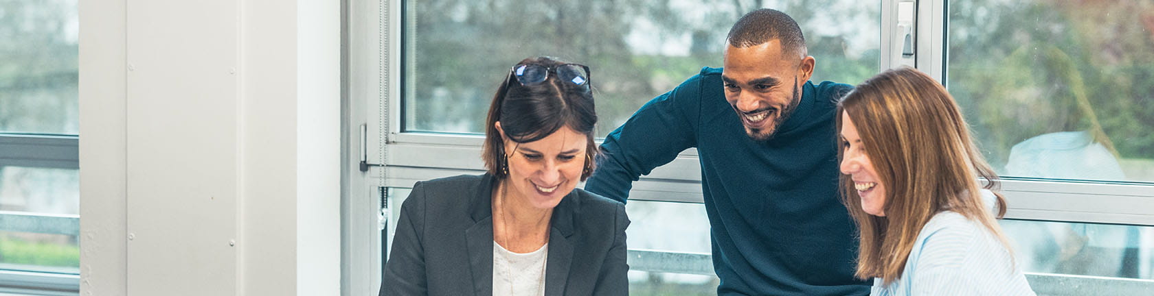 Employers_Workforce planning_Header - 3 people working togeather Employers_Workforce planning_Header - 3 people working togeather