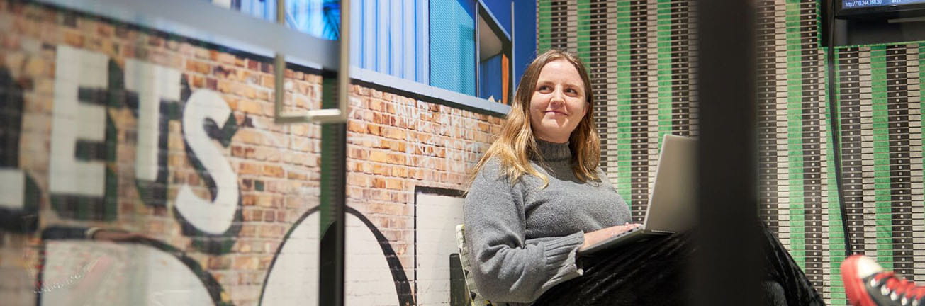 A professional working in a modern office space, symbolising streamlined processes and operational efficiency through Adecco Group’s process optimisation solutions. A professional working in a modern office space, symbolising streamlined processes and operational efficiency through Adecco Group’s process optimisation solutions.