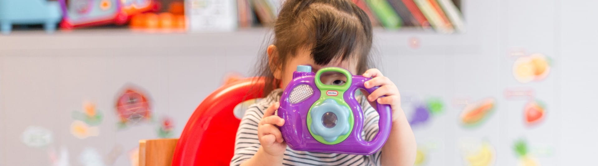 BANNER IMAGE - TOp 5 Dec 17 Child holding Camera BANNER IMAGE - TOp 5 Dec 17 Child holding Camera