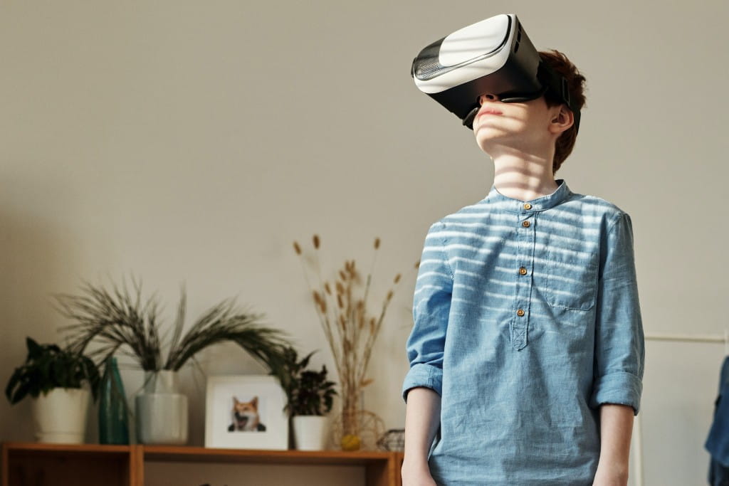 The Advantages and Disadvantages of Working in the Metaverse